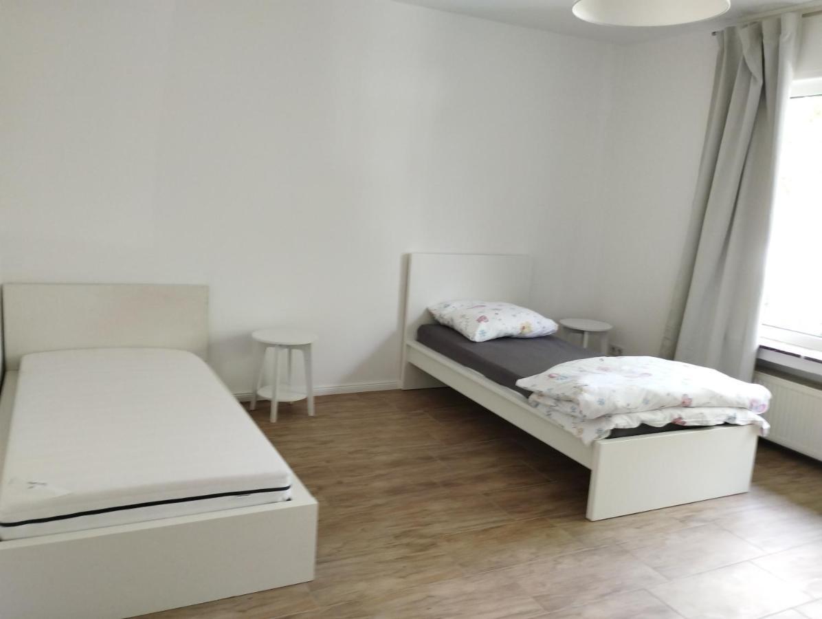 Appartement 4 Personen - Zimmer In Wohnung, Zentral, Ruhig, Modern Любеке Екстериор снимка