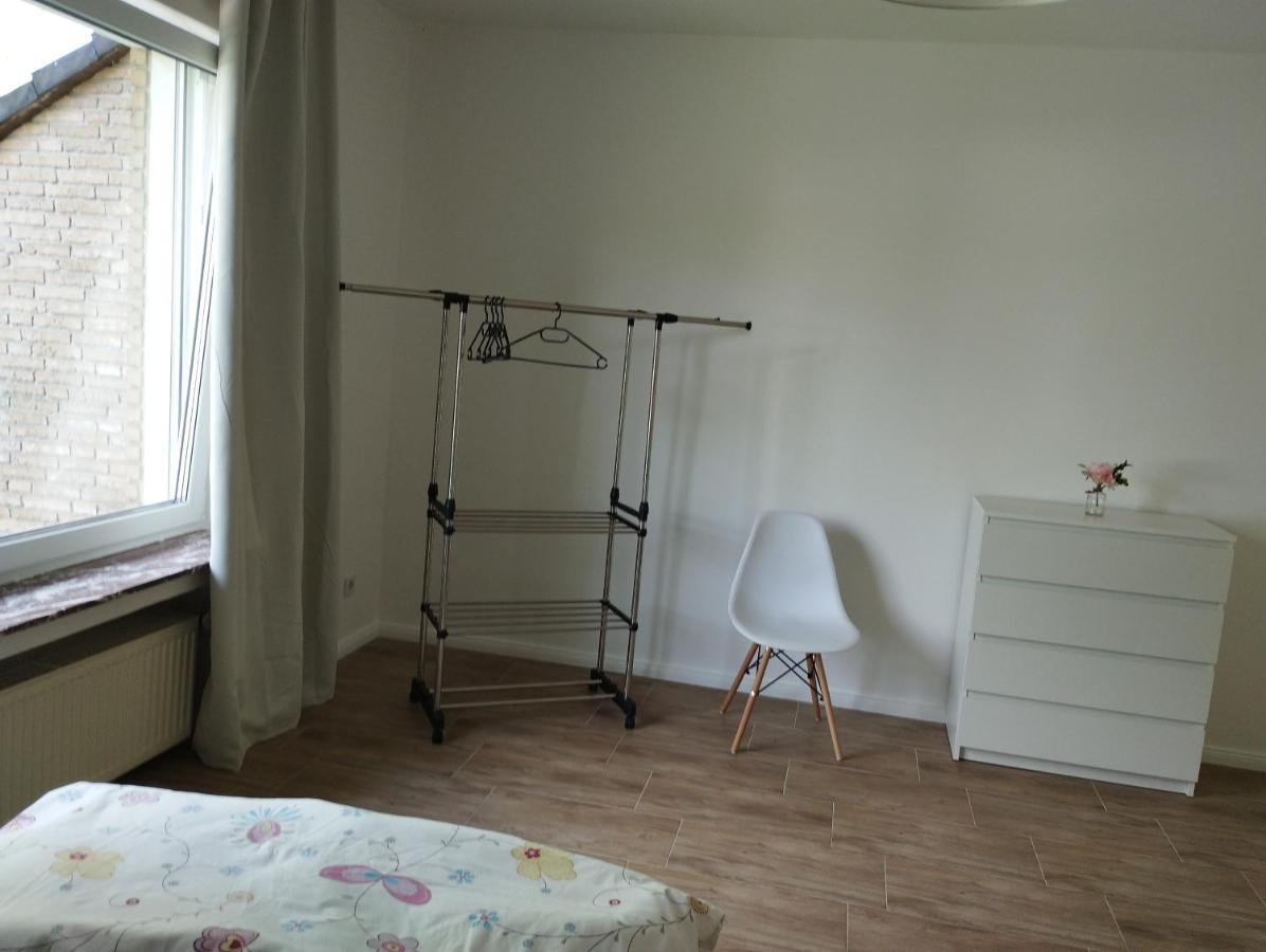 Appartement 4 Personen - Zimmer In Wohnung, Zentral, Ruhig, Modern Любеке Екстериор снимка